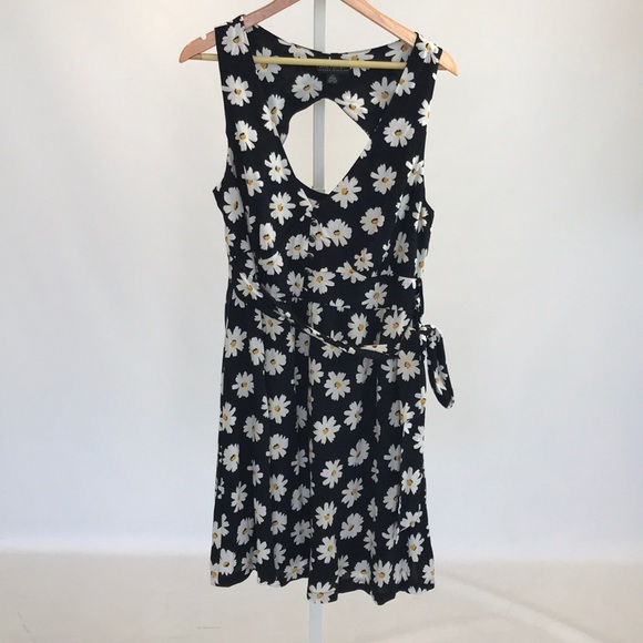 Forever 21 Dresses & Skirts - Cut out summer dress.